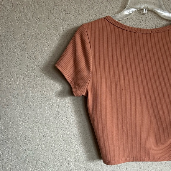 NWT Salmon Colored Crop Top, Size L - Picture 4 of 8